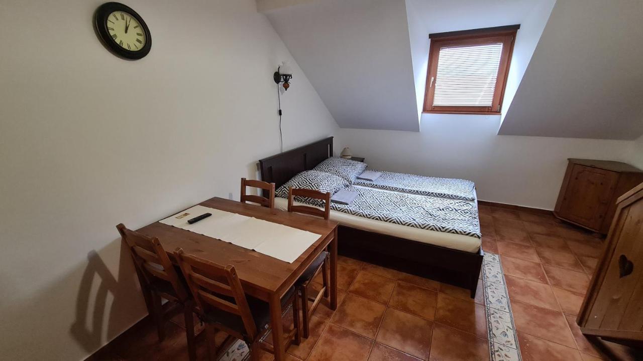 Gyulai Fuerdoe Apartman Esterno foto