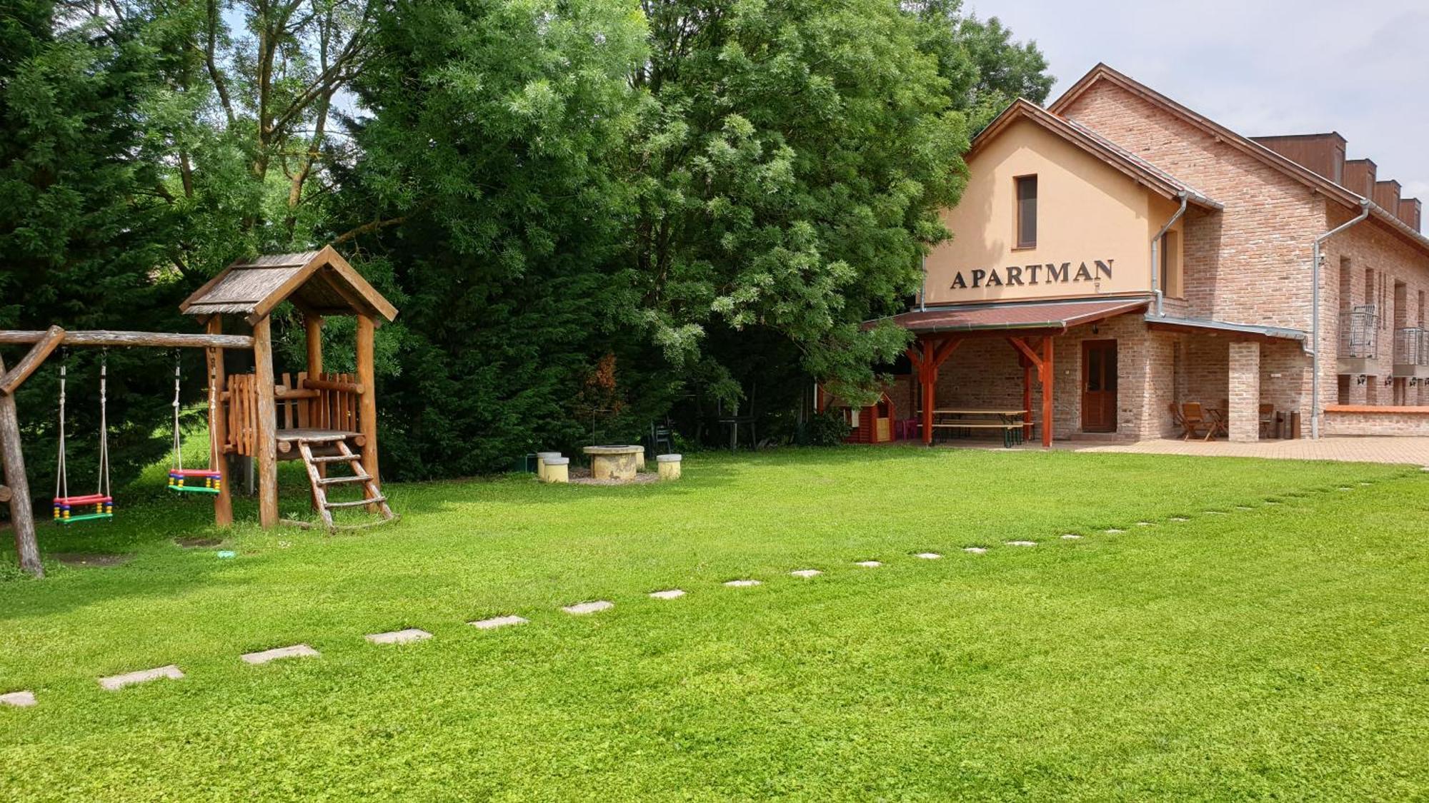 Gyulai Fuerdoe Apartman Esterno foto