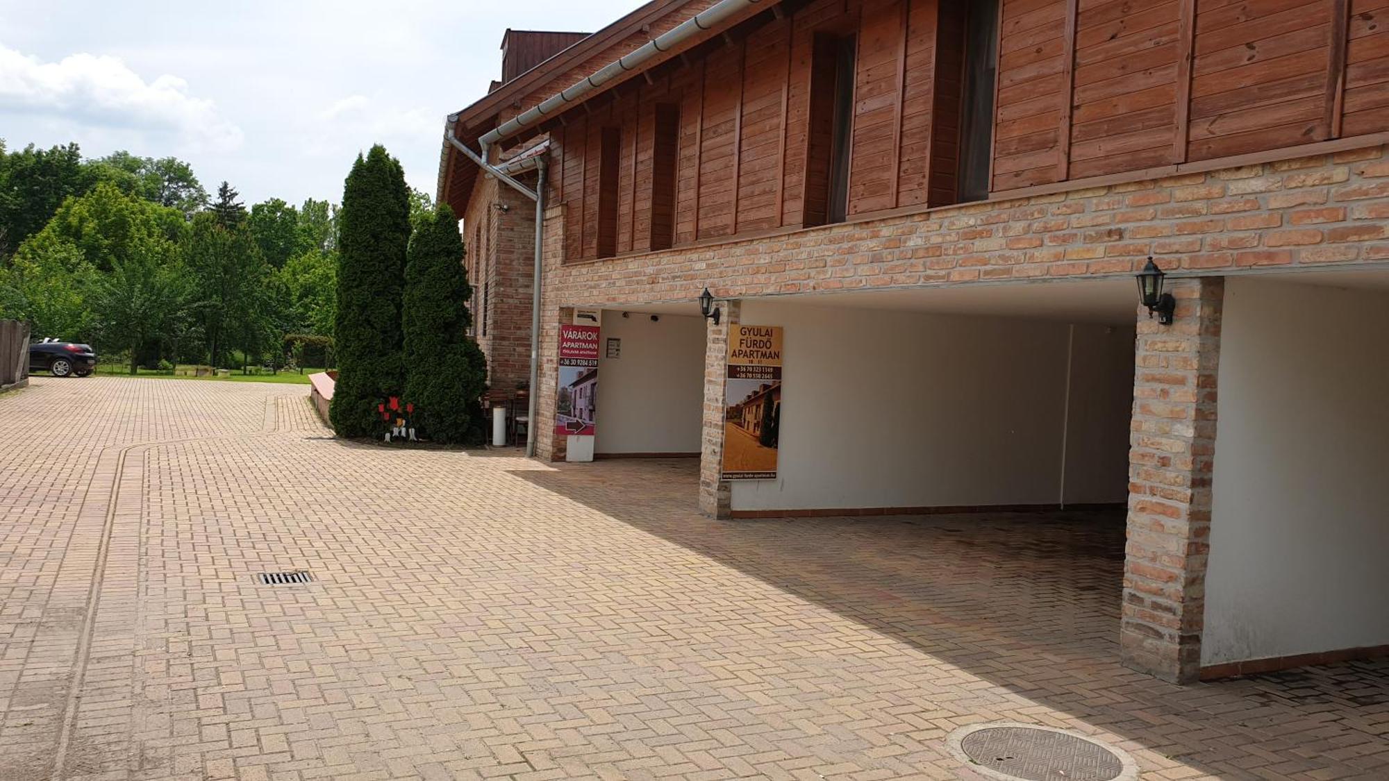 Gyulai Fuerdoe Apartman Esterno foto