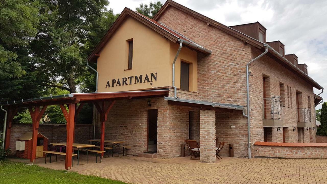 Gyulai Fuerdoe Apartman Esterno foto