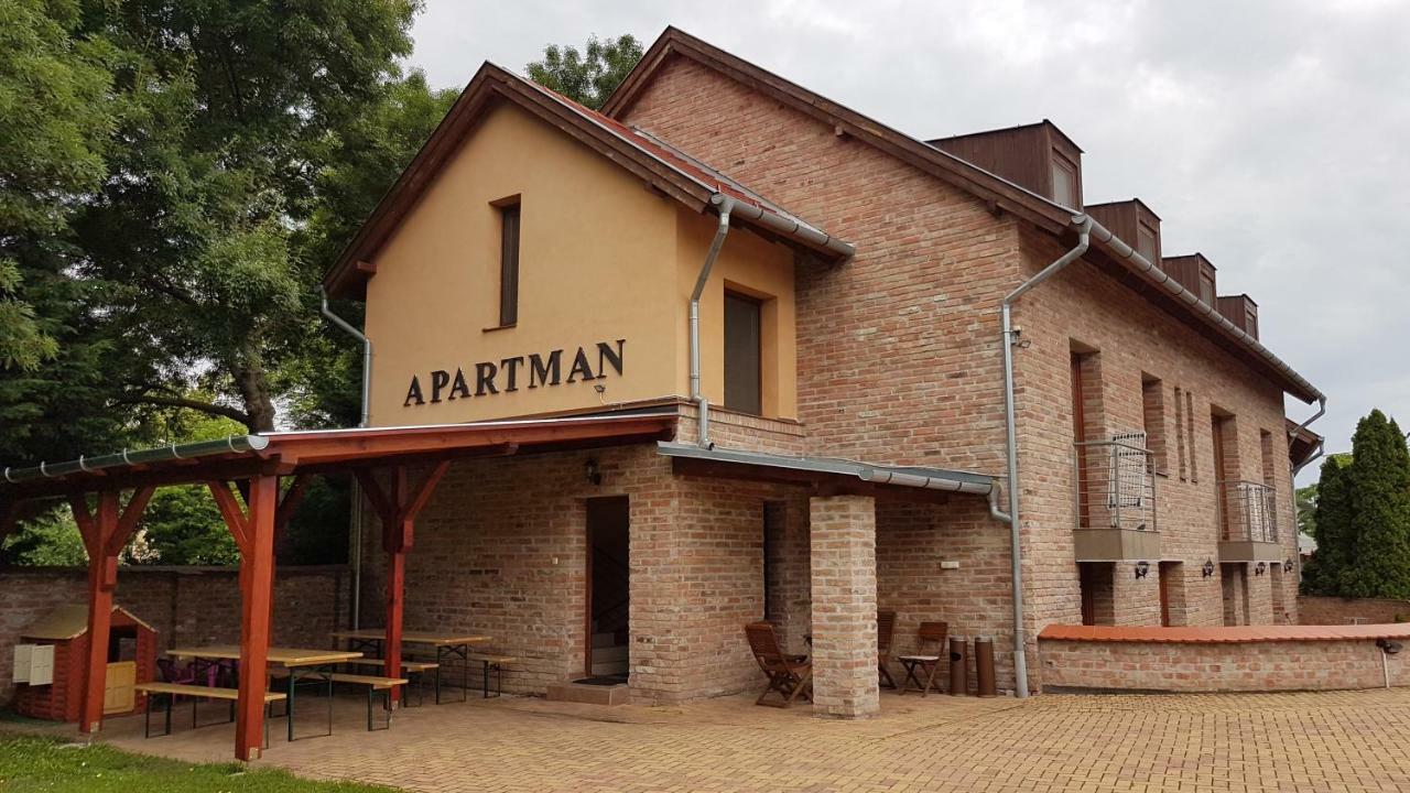 Gyulai Fuerdoe Apartman Esterno foto